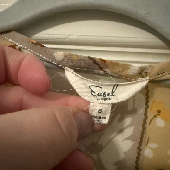 Easel size small Floral Yellow and Gray Women's Top - Picture 5 of 7